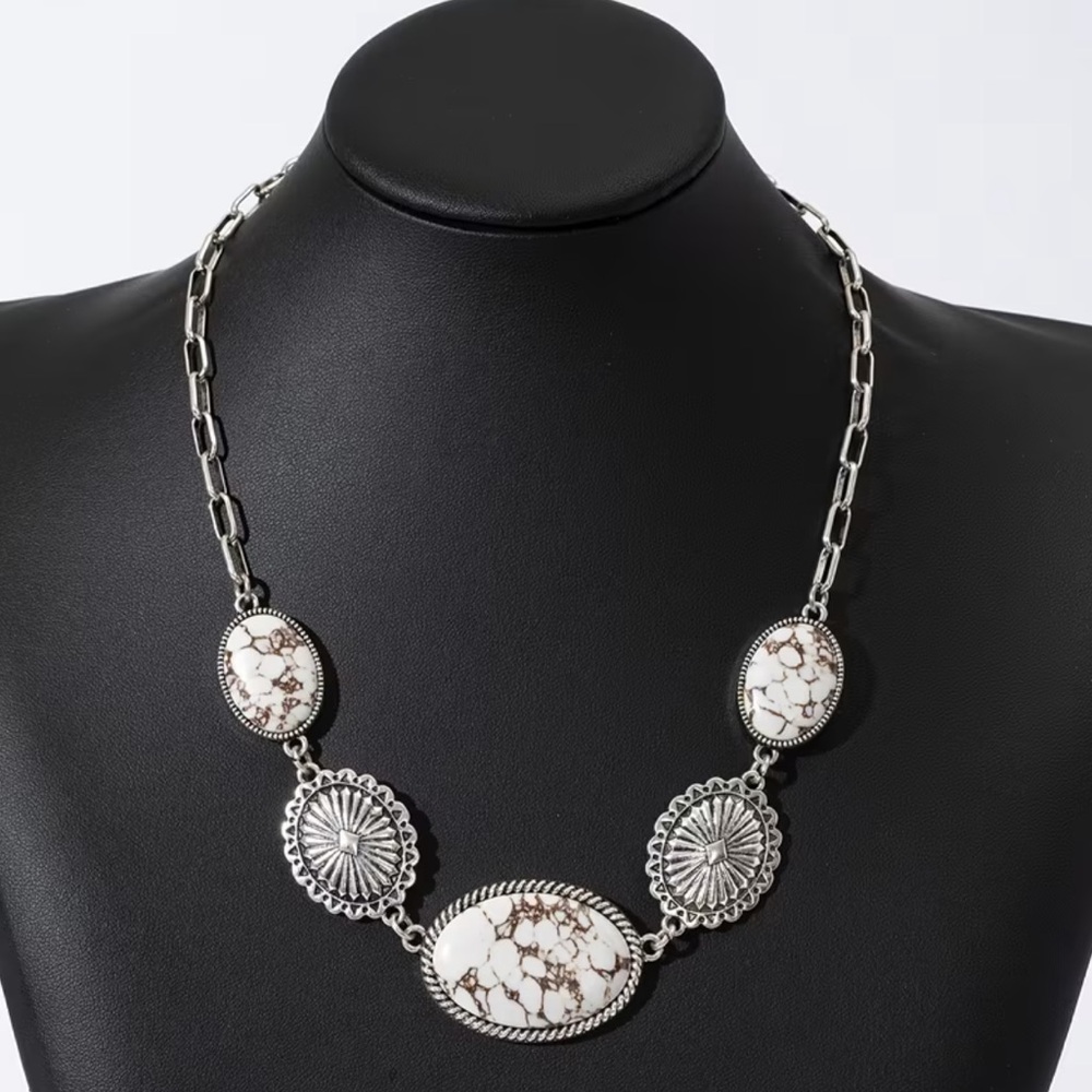 NEW Western Bohemian Retro Vintage Silver and White Turquoise Natural Necklace